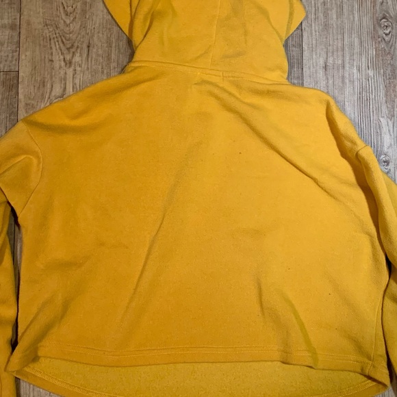 Cropped Printed-Design Hoodie - Picture 2 of 3